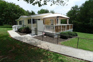 Charming corner-lot home featuring 2 bedrooms and 2 full baths - photo 4