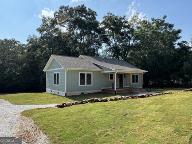 Lake Hartwell Home For Sale in Hartwell Georgia