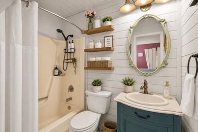 Beautifully remodeled 1BR/1.5BA condo in the desirable 55+ - photo 12