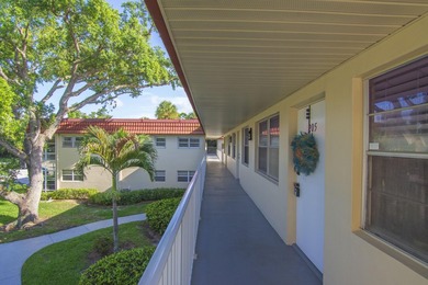 Beautifully remodeled 1BR/1.5BA condo in the desirable 55+ - photo 14