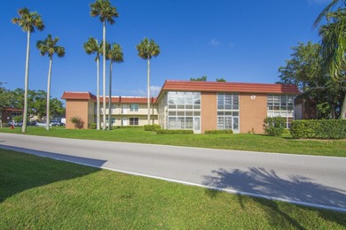 Beautifully remodeled 1BR/1.5BA condo in the desirable 55+ - photo 17