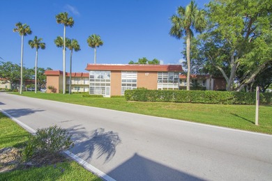 Beautifully remodeled 1BR/1.5BA condo in the desirable 55+ - photo 18