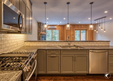 River Bend Townhomes: Newly built luxury 3 bedroom, 3.5 bathroom - photo 5