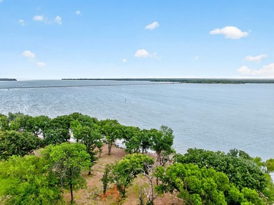 Rarely does a property of this caliber become available - photo 8
