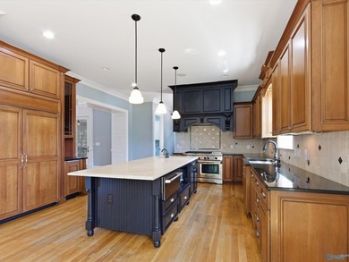 Exceptional lakefront residence situated on a premier double lot - photo 11