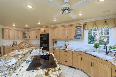 Nestled on a beautiful golf lot overlooking the seventh fairway - photo 14