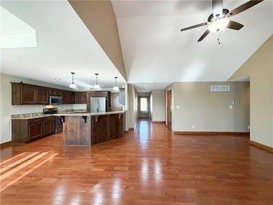 Experience lakefront living in this well-appointed 3-bedroom - photo 15