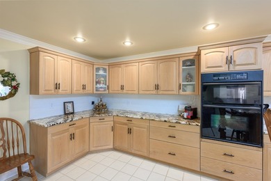 Nestled on a beautiful golf lot overlooking the seventh fairway - photo 15