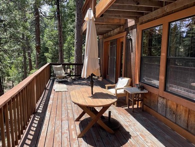 Welcome to this charming Lake Almanor West home, offering three - photo 20