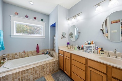Beautiful custom-built 3BR/2BA home in the highly sought-after - photo 18