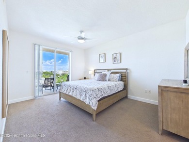 Welcome to Paradise! This fully renovated 3 bedroom/ 2 bath unit - photo 20