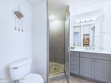 Welcome to Paradise! This fully renovated 3 bedroom/ 2 bath unit - photo 24
