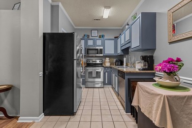 Welcome to this gorgeous 2-bedroom, 1-bathroom condo in the - photo 6