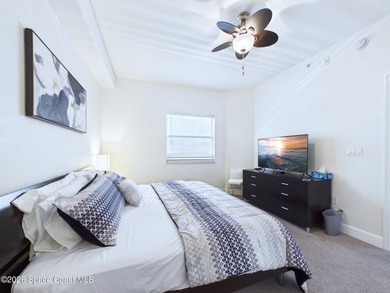 Welcome to Paradise! This fully renovated 3 bedroom/ 2 bath unit - photo 27