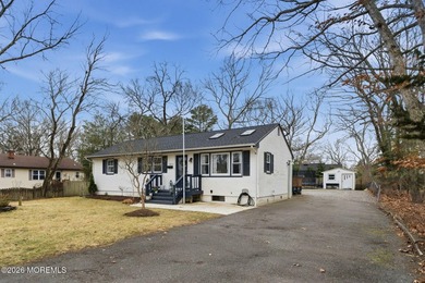 (private lake, pond, coastal) Home For Sale in Brick New Jersey