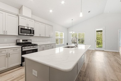 Welcome to The Bluffs at Lafayette, one of Freeport's newest and - photo 9