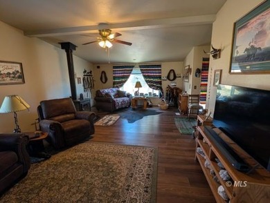 Discover your dream home nestled in a small, remote charming - photo 4