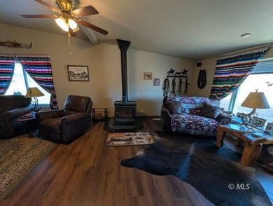 Discover your dream home nestled in a small, remote charming - photo 6