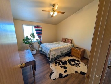 Discover your dream home nestled in a small, remote charming - photo 10