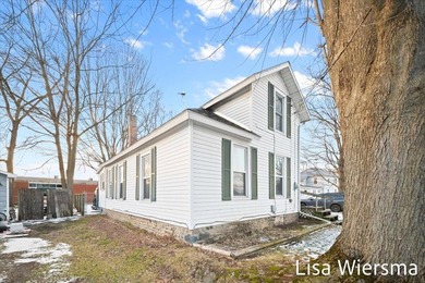 Welcome home to this charming 3-bedroom, 1-bath property located - photo 3