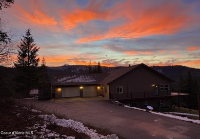 MOTIVATED SELLER! If you're ready to trade traffic, noise, and