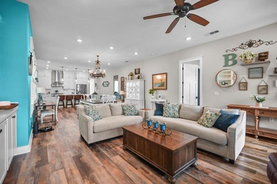 RARE NICEVILLE UNICORN! Homes like this simply do not exist in - photo 3