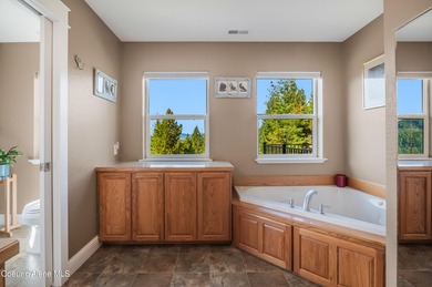 MOTIVATED SELLER! If you're ready to trade traffic, noise, and