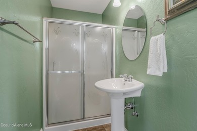 MOTIVATED SELLER! If you're ready to trade traffic, noise, and