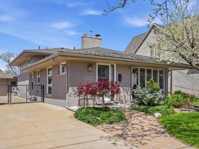 Welcome to this beautifully maintained tri-level home offering - photo 3