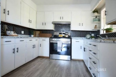 Perched on a hill with breathtaking panoramic views, this - photo 4