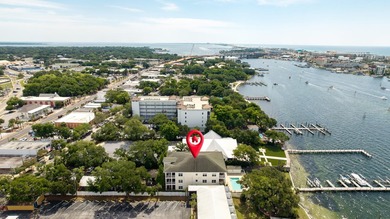 Welcome to an exceptional waterfront residence in the heart of - photo 3