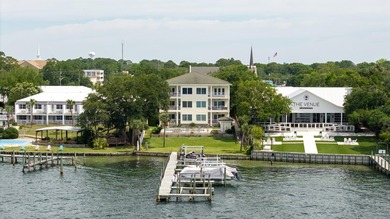 Welcome to an exceptional waterfront residence in the heart of - photo 4