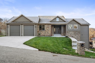 Santa's taking a break & hitting the green @ 409 Silverwood