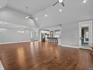 Live the Lake Guntersville lifestyle at 108 Lake Creek Drive! - photo 11