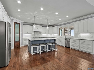 Live the Lake Guntersville lifestyle at 108 Lake Creek Drive! - photo 12