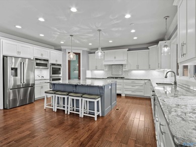 Live the Lake Guntersville lifestyle at 108 Lake Creek Drive! - photo 13