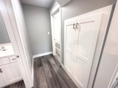 Built in 2022 and conveniently located just minutes from Lake - photo 14