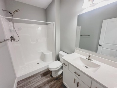 Built in 2022 and conveniently located just minutes from Lake - photo 15