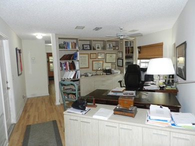 SPACIOUS 2 BEDROOM PLUS DEN/OFFICE GREAT FLOOR PLAN AS YOU ENTER - photo 8