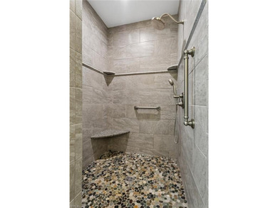 Gorgeous, all one level, three bedroom home in the sought after - photo 34