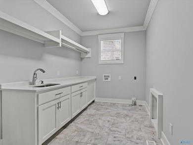 Live the Lake Guntersville lifestyle at 108 Lake Creek Drive! - photo 36
