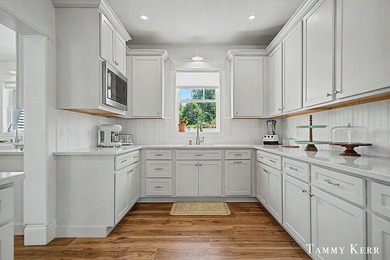 Welcome to 7067 118th, an enchanting Southern cottage just - photo 38
