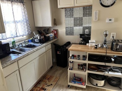 Quiet Living at it's Best! 2Bed/ 1Bath Home in Riverbanks close - photo 9