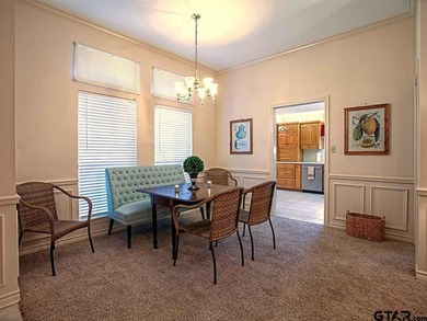 Pretty 3/2/2 Cottage in Chandler, TX! This inviting 3-bedroom - photo 4