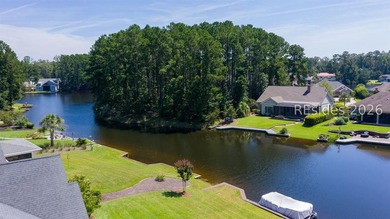 Nestled along the shores of Hampton Lake, this exceptional - photo 2
