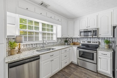Turnkey. Renovated. Lake views + boat slip! Completely renovated - photo 15