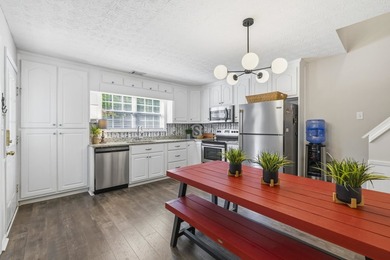 Turnkey. Renovated. Lake views + boat slip! Completely renovated - photo 17