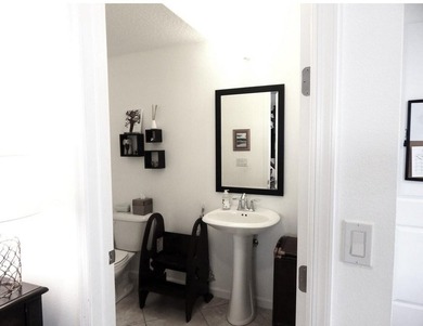 LARGEST 2 Story END Unit Townhse-3Bd/2.5Ba/2CarGar+LOFT/2161sf - photo 10