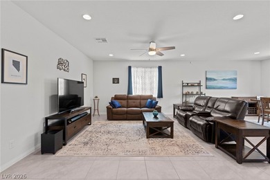 Welcome to this beautifully maintained home with 3 car garage - photo 22