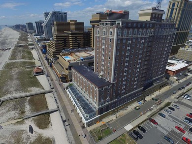 GET ONE-BEDROOM LIVING AT STUDIO HOA FEES with this smartly - photo 1